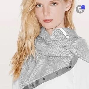 Lululemon Vinyasa Scarf Gray/white thin stripe OS